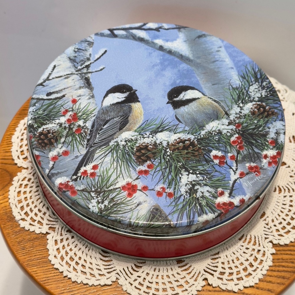 Vintage‎ Chickadee Winter Bird Round Metal Holiday Gift Tin Christmas Festive